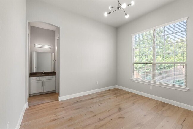 Building Photo - 10709 Lavon Bend