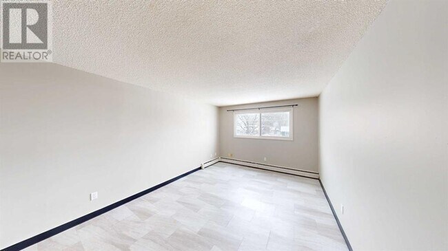 Photo du bâtiment - 9515-100 100 Ave.