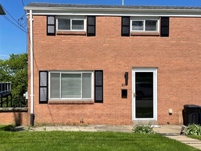 Building Photo - 304 Oneida St