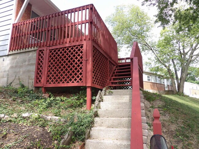 Building Photo - 135 Hickory Dr