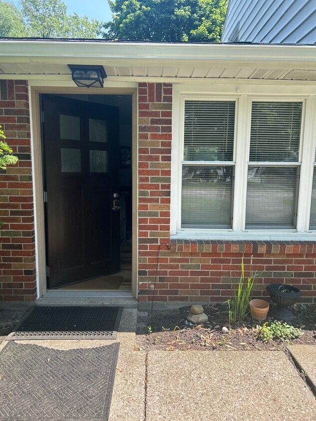 Primary Photo - 2319 Kensington Ave