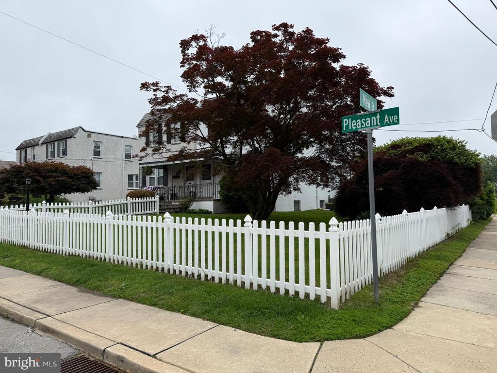 Primary Photo - 1000 E Pleasant Ave
