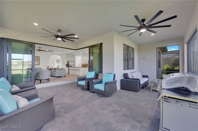 Foto del edificio - 19912 Beverly Park Rd