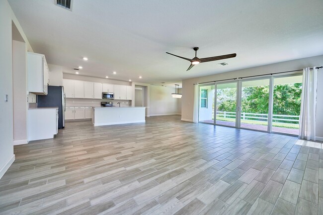 Building Photo - 6035 Sequoia Cir