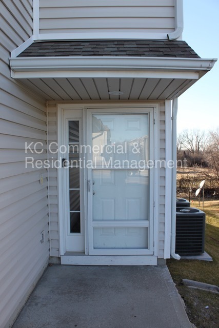 Building Photo - 4616 Willow Ave