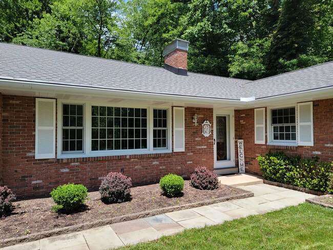 Building Photo - 231 Timber Rd