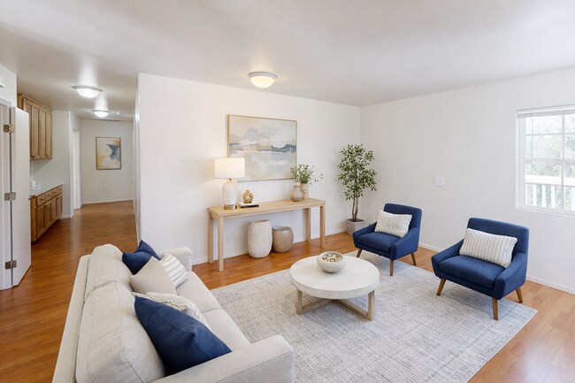 Foto del edificio - 7BD/3BA, Large Decks! (Lease out, pending signatures. Check back in a few days!)