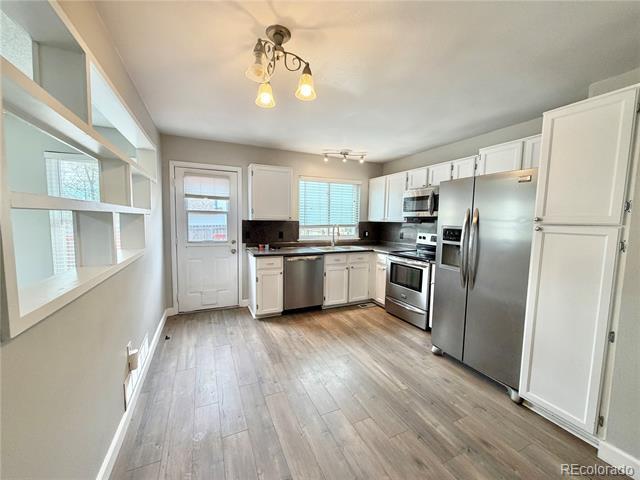 Foto del edificio - 652 Longfellow Ln