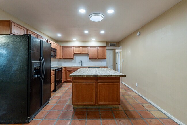 Foto del edificio - 1025 W 12th Pl