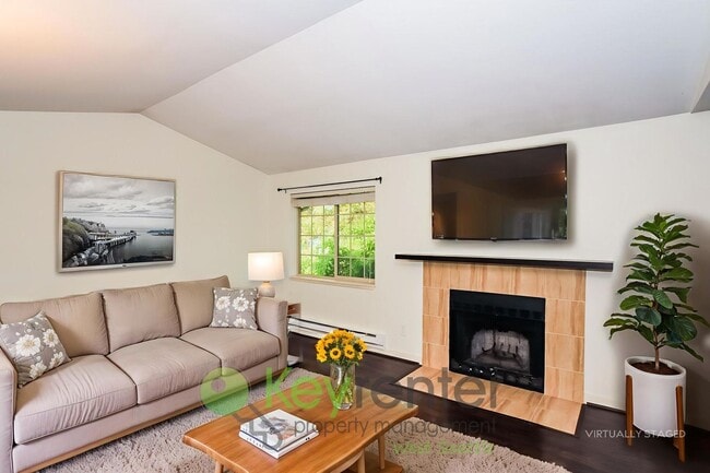 Foto del edificio - **Rent Special: Free month of rent!** Remo...