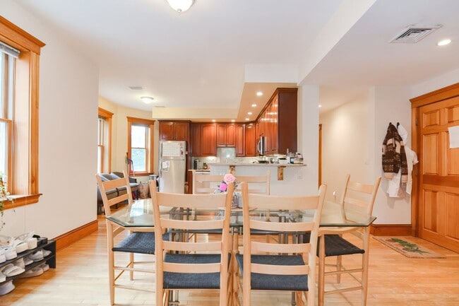 Building Photo - HOT BROOKLINE LISTING!!!!!