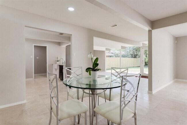 Building Photo - 12902 Traviata Dr