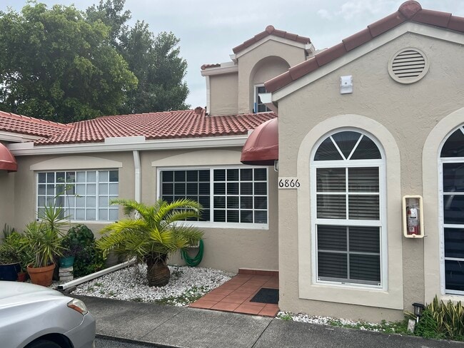 Building Photo - 6866 NW 166th Ter