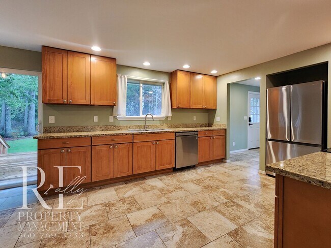 Foto del edificio - Private Half-Acre Retreat with Creek, Fire Pit & Expansive Bonus Space