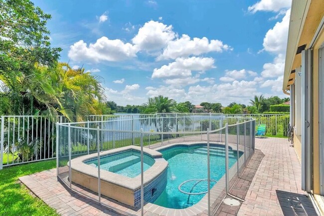 Foto del edificio - 4146 Sabal Ridge Cir