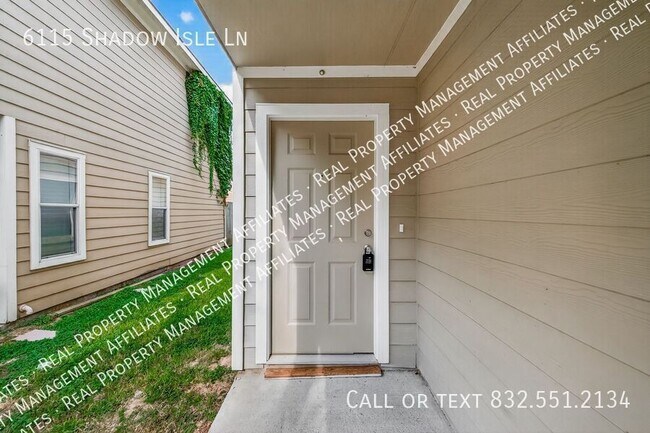 Foto del edificio - 6115 Shadow Isle Ln