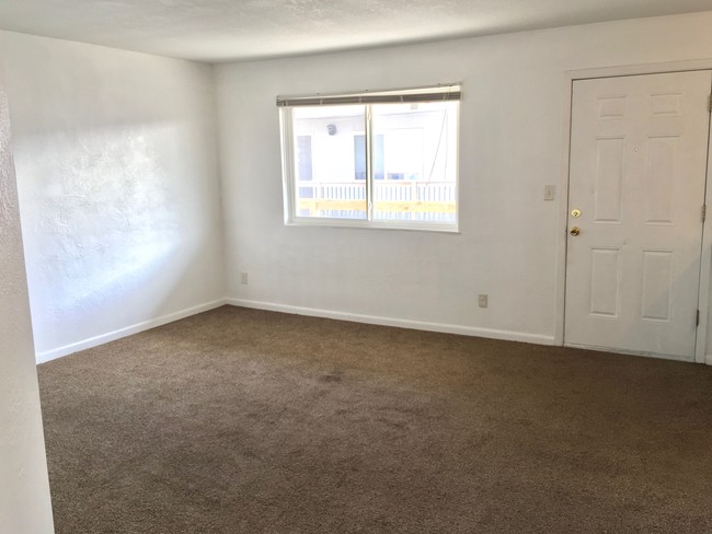 Livingroom - 1717 S Sterling Ave