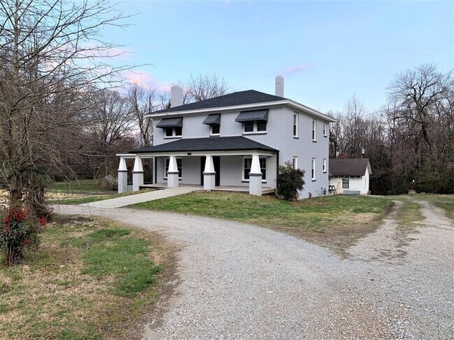 Building Photo - 5112 Summit Ave