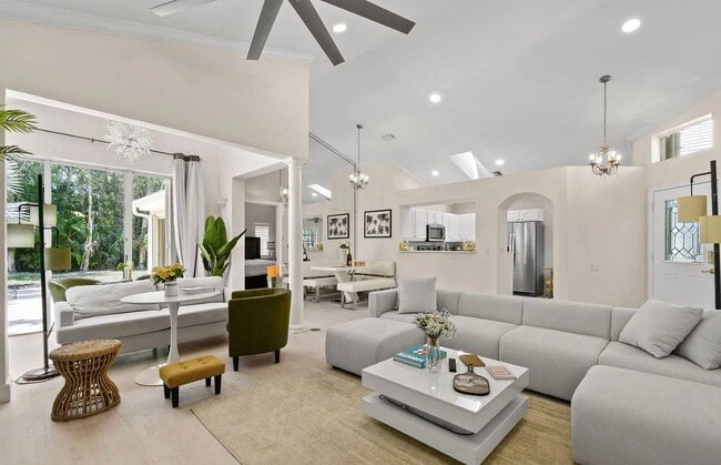 Foto del edificio - 9293 Heathridge Dr