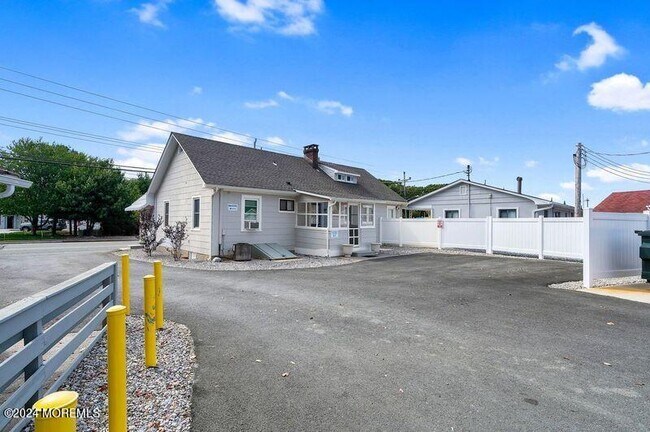 Building Photo - 2613 Herbertsville Rd