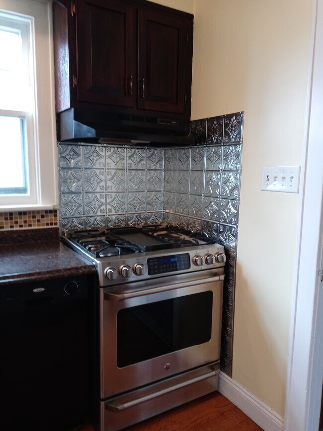 Kitchen2 - 835 Chestnut St
