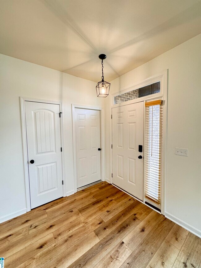 Building Photo - 305 Polo Ct