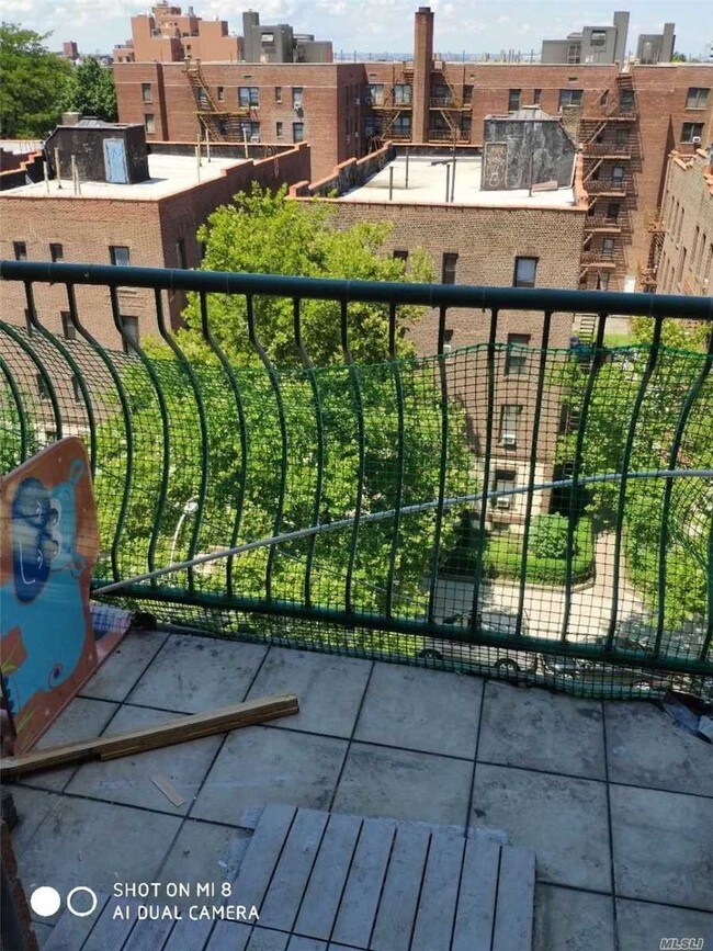 Foto del edificio - 144-48 Roosevelt Ave