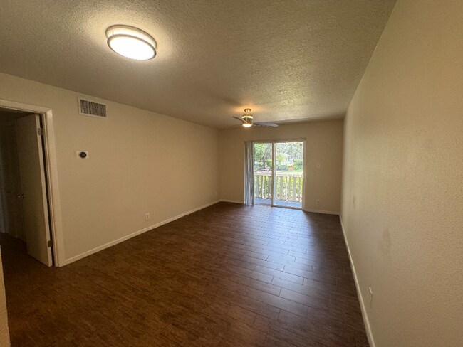 Foto del edificio - 637 Harwood St