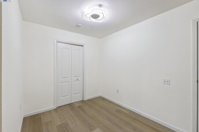 Building Photo - 1315 Alma Ave