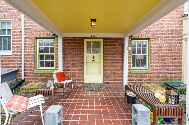 Foto del edificio - Oakenshawe 5-Bedroom, 2-Bathroom Home Close to Johns Hopkins
