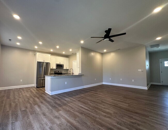 Foto del edificio - Great home in a well established neighborhood.