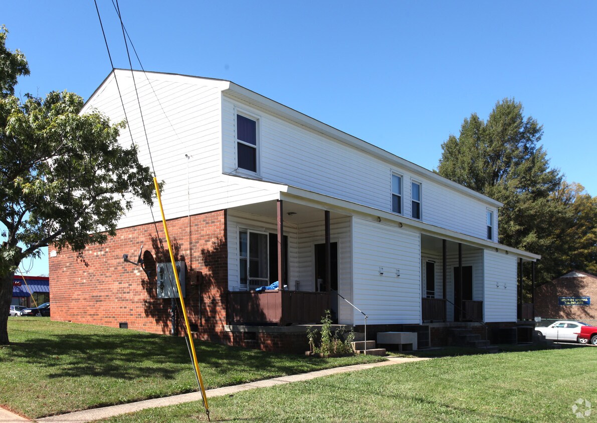Building Photo - 1401 E Fifth St