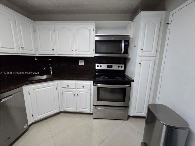 Foto del edificio - 2780 NE 183rd St