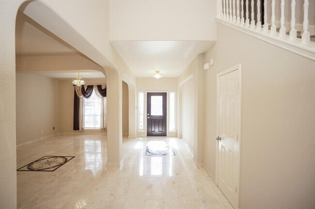 Foto del edificio - 20718 Sapphire Lake Rd