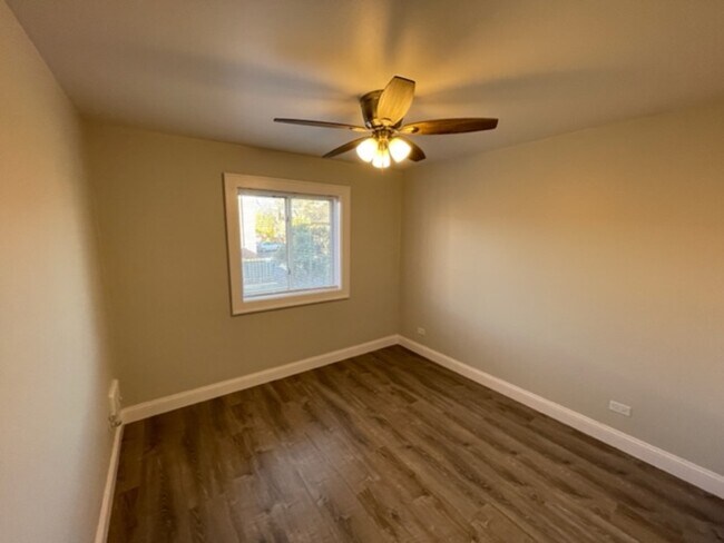 Foto del edificio - 517 S Milwaukee Ave