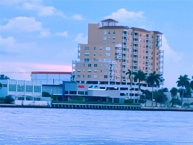 Foto del edificio - 1625 Kennedy Cswy