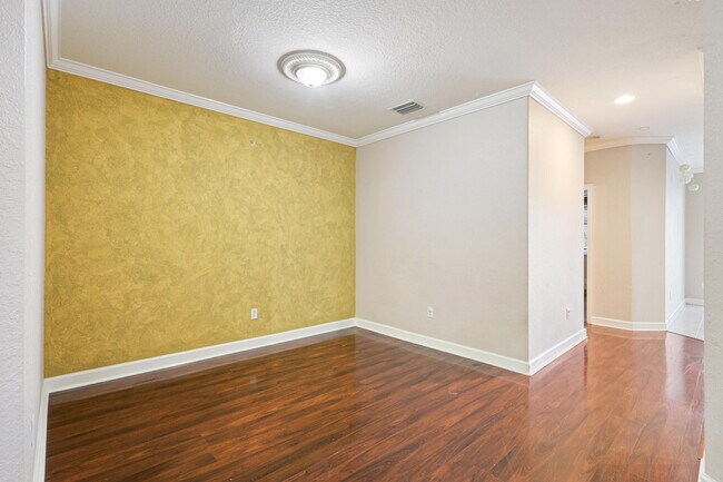 Building Photo - 2216 Shoma Dr