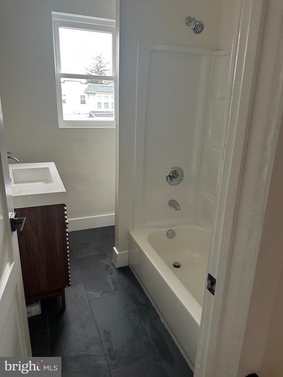 Foto principal - 2277 Hollinshed Ave