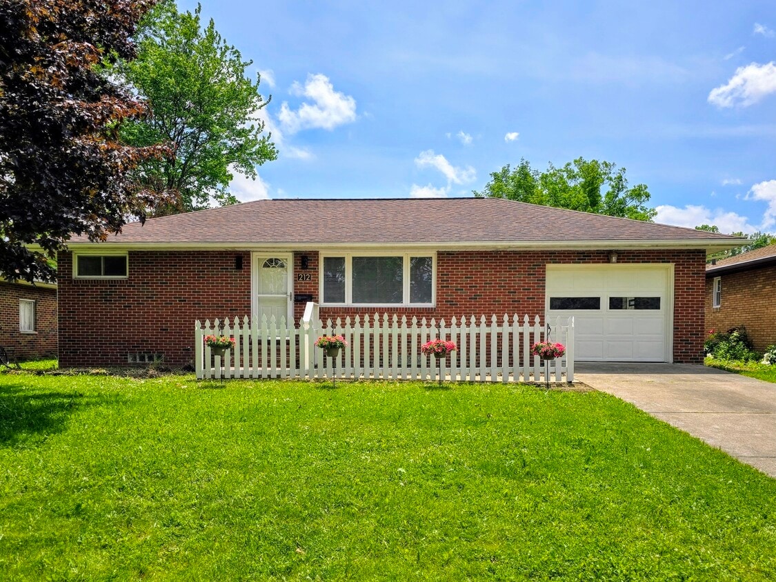 Primary Photo - 212 Roanoke Ave