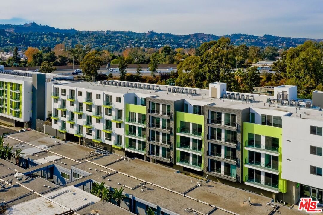 11036 Moorpark St Unit 405  