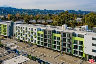 Building Photo - 11036 Moorpark St