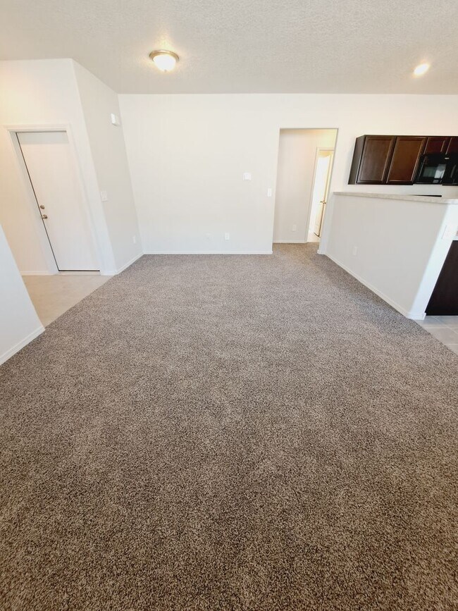 Foto del edificio - 4 bed 2 bath home in Huning Ranch!