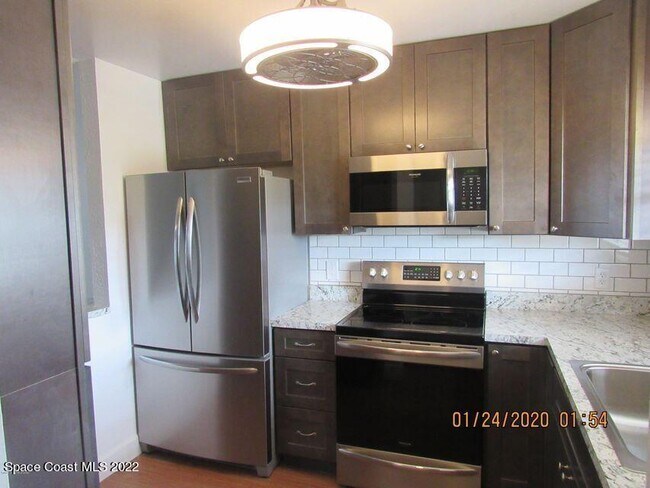 Building Photo - 200 Cape Shores Cir