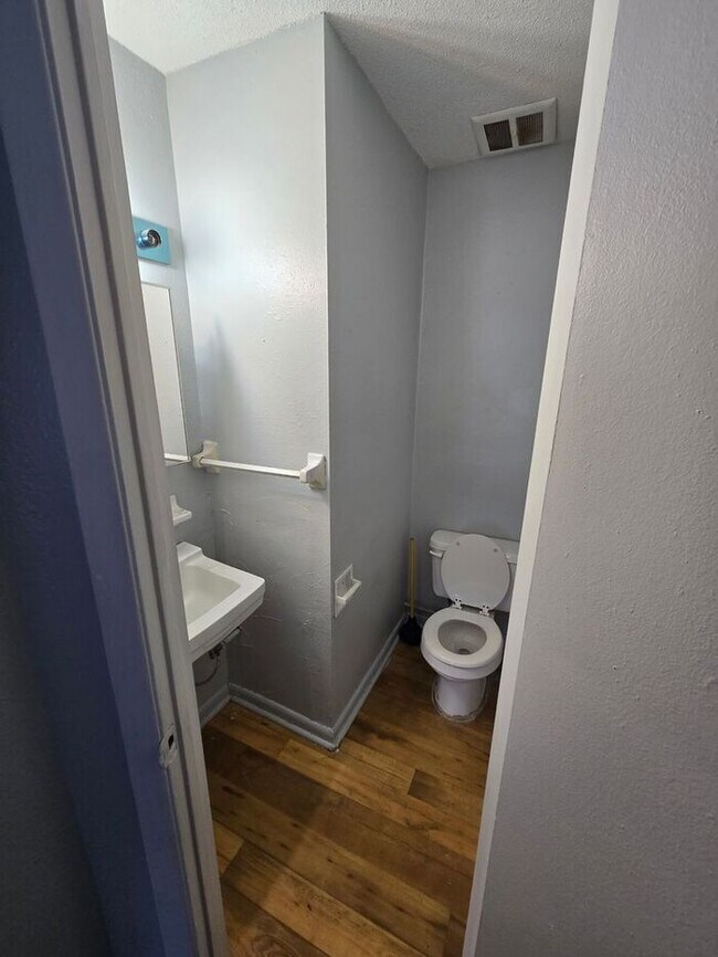 Foto del edificio - 2bedrooms 1.5 baths Townhome Available Now