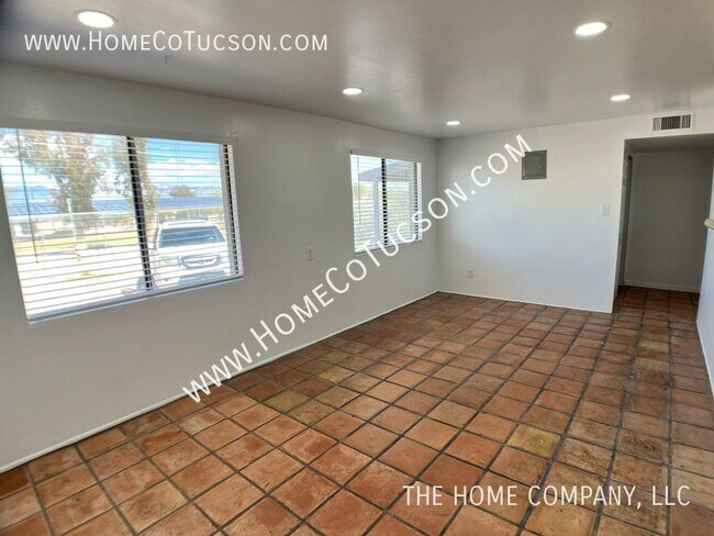 Building Photo - 601 S Bryant Ave Unit A