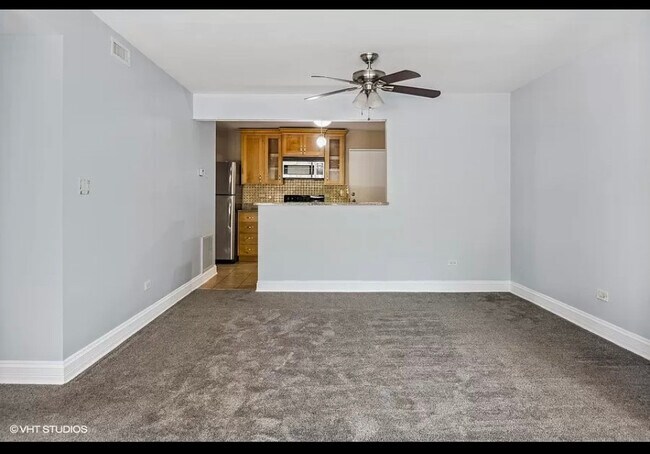 Building Photo - 3217 W Bryn Mawr Ave