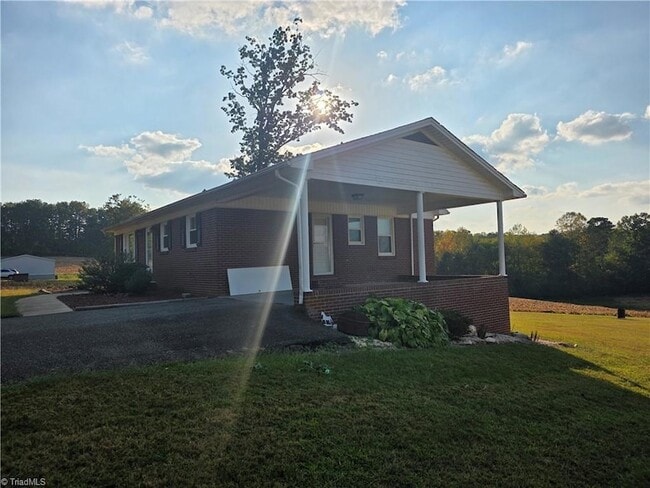 Building Photo - 3482 NC-268