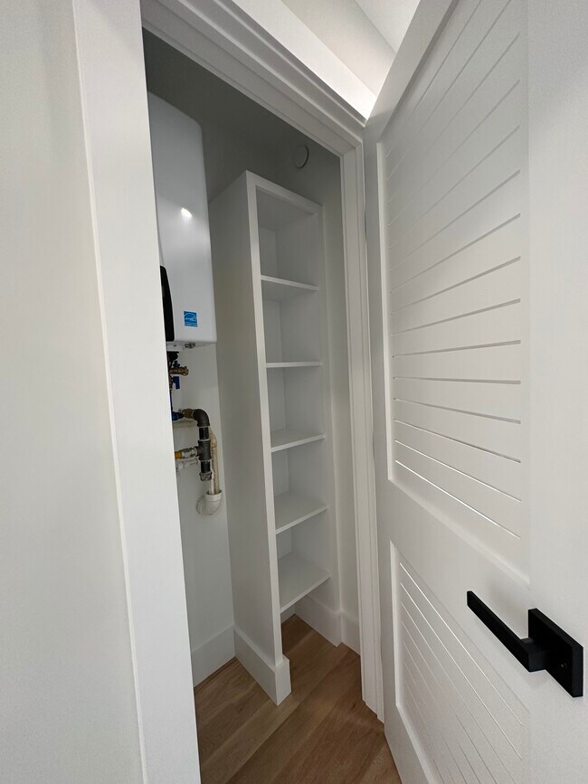 Building Photo - 56 Brill St