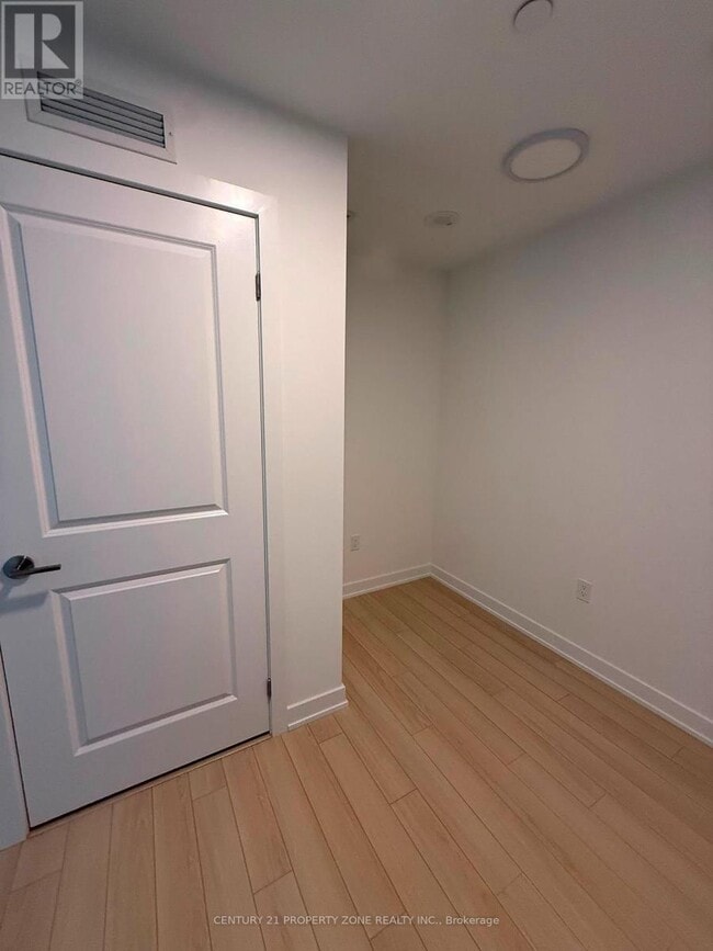 Building Photo - 15 Skyridge Dr