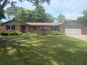 Building Photo - 721 E Meadecrest Dr